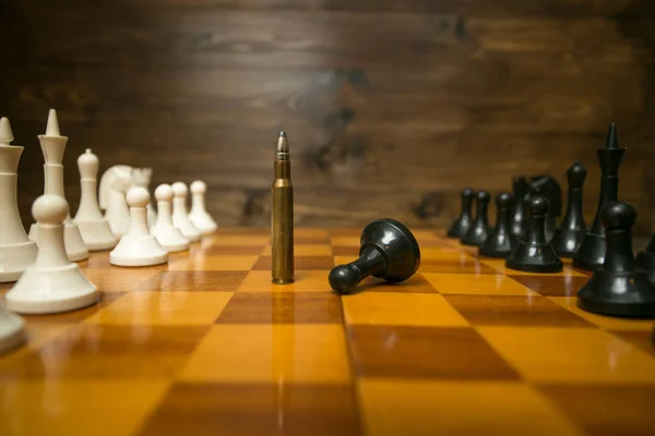 Imagen de primer plano de la bala ganadora en el juego de ajedrez. Concepto de poder —  Fotos de Stock