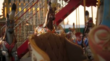 Eğlence Parkı ışıklı atlıkarınca midilli ve Koç rides