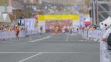 Odak dışında çekim üzerinde hazırlanıyor koşucu maratonunu satırında başlatın.
