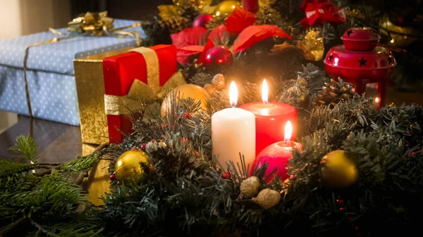 クリスマス ・ イヴに飾られた美しいテーブルのクローズ アップ イメージ — ストック写真