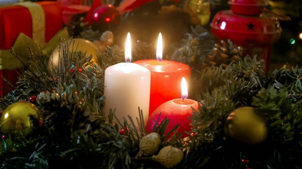 Closeup image of red and white burning Christmas candles on adve — Stock Photo, Image