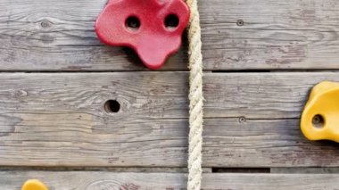 4 k halat ve oyun parkı üzerinde tırmanma duvarı boyunca hareketli kamera görüntülerini