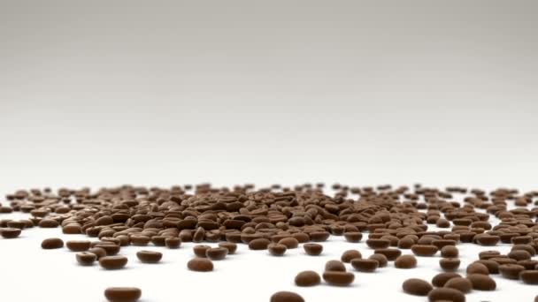 Imágenes CGI 3D de granos de café tirados en el suelo empezando a sacudir y formando una taza de café caliente y fresco. Vapor que fluye de la taza — Vídeo de stock