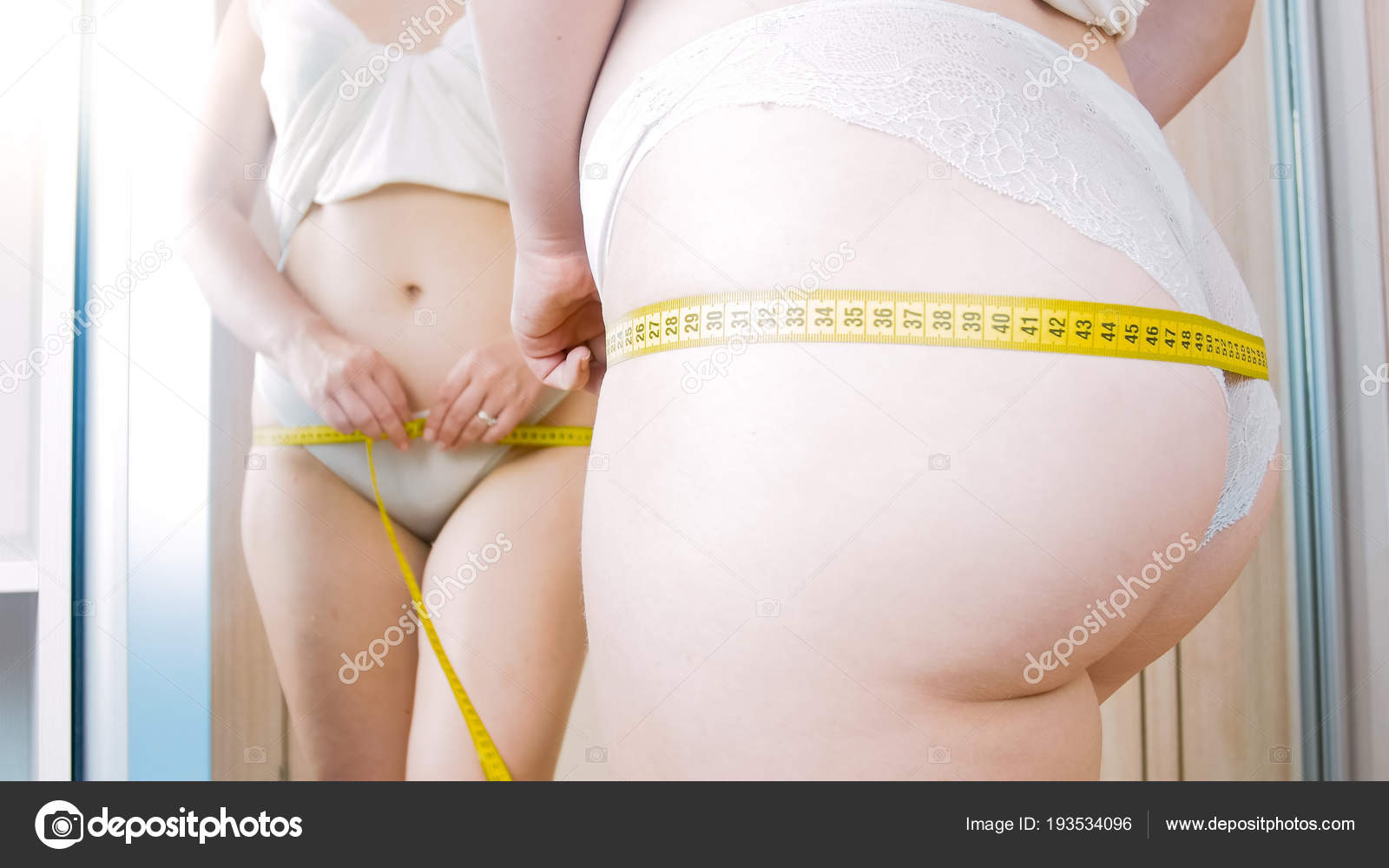 Трусики фотосуретін жылжытады