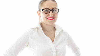 İzole kamera beyaz gömlek arıyor genç işkadını portresi