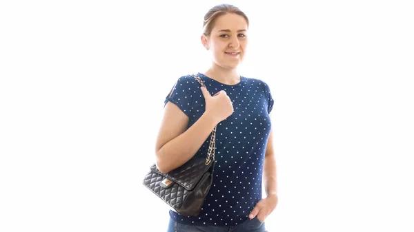 Porträt einer schönen jungen Frau mit Handtasche über weißem Rücken — Stockfoto