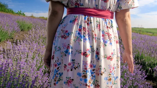 Rear view closeup photo of young woman in long dress standing at lavender field — Stock Photo, Image