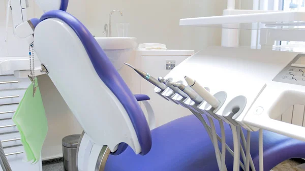 Closeup image of empty dentist chair and special instruments in dentist office — Stock Photo, Image