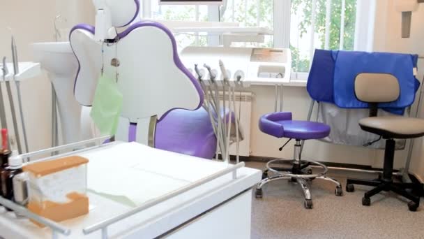 4 k steadycam diş Kliniği, dişçi sandalye etrafında uçan kamera görüntülerini — Stok video