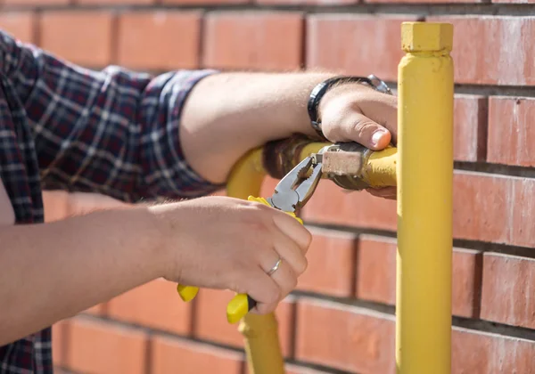 Closeup photo of male engineer fixing pressure valve on yellow pipes — Stock Image Closeup photo of male engineer fixing pressure valve on yellow pipes Stock Photo