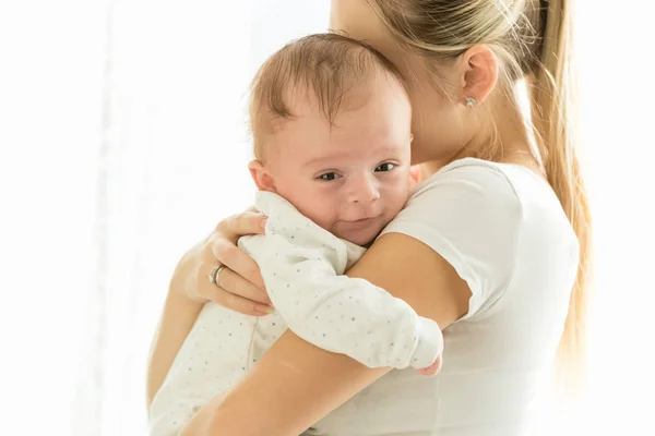 Portrait of cute 3 months old smiling baby boy hugging mother — Stock Photo, Image