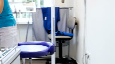 modern kliniğinde dişçi ofisinde uçan kamera 4 k video