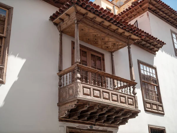 Old wooden balcony on narrow street of ancient spanish town or village — Stock Photo, Image