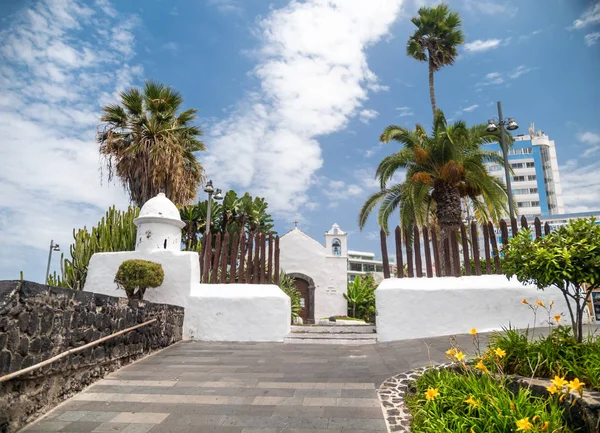 Amazing old catholic church in colonial style in Puerto de la Cruz, Tenerife — Stock Photo, Image