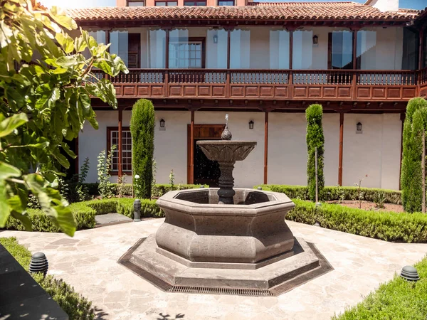 Beautiful image of water fountain in patio at traditional spanish house with inner court — Stock Photo, Image