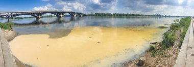 Ukrayna, Kyiv 'deki zehirli atıklar tarafından kirletilmiş panoramik görüntü