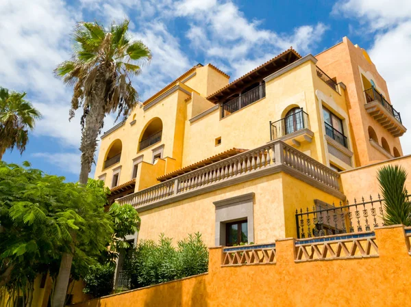 Imagen de villa de lujo en estilo colonial en la isla de Tenerife, España —  Fotos de Stock