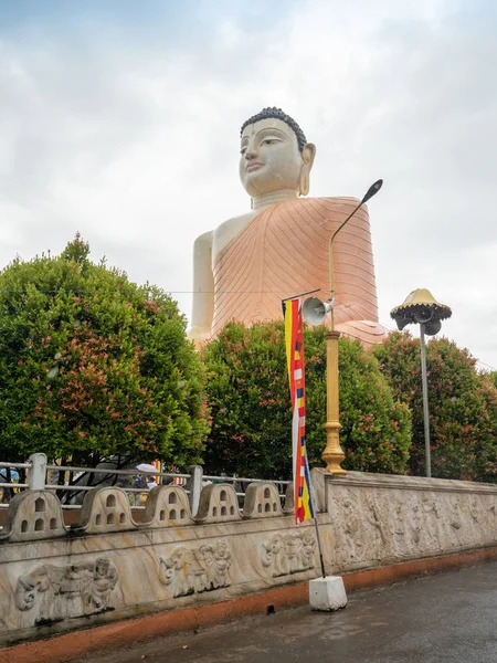 Beautiful big statue of Sitting Buddha in Sri Lanka — ストック写真
