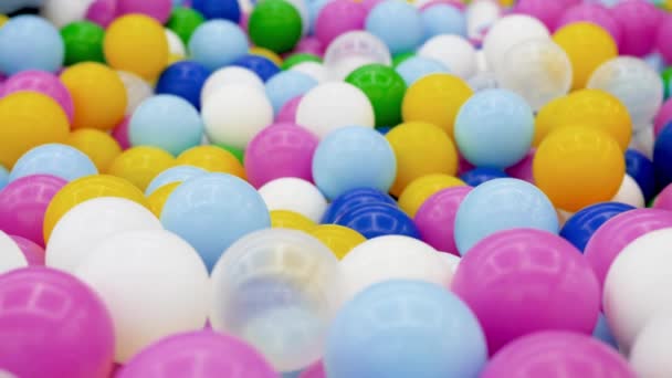 4k dolly video of pool full of colorful plastic balls on children playground — ストック動画