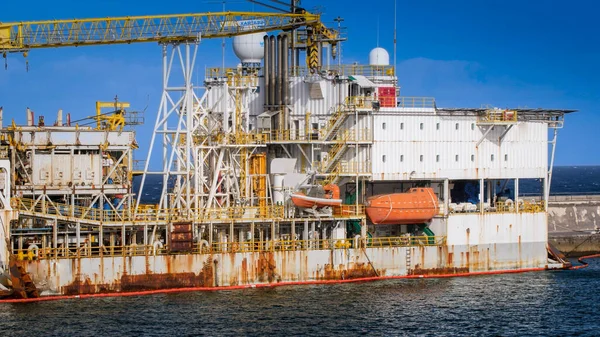 Old rusty cargo tansportration docks with crane in the sea port — Stock Photo, Image