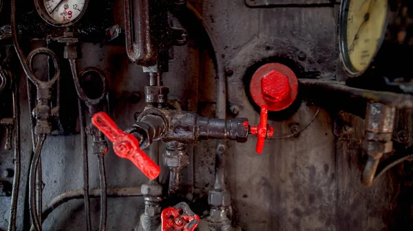 Closeup photo of vintage gauges and valves at train steam engine — Stock Photo, Image