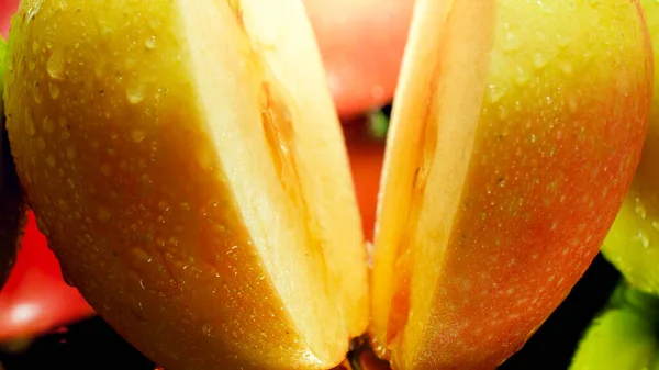 Macro photo of two wet apple halves on kitchen table. Abstract background of seasonal fruits — Stock Photo, Image