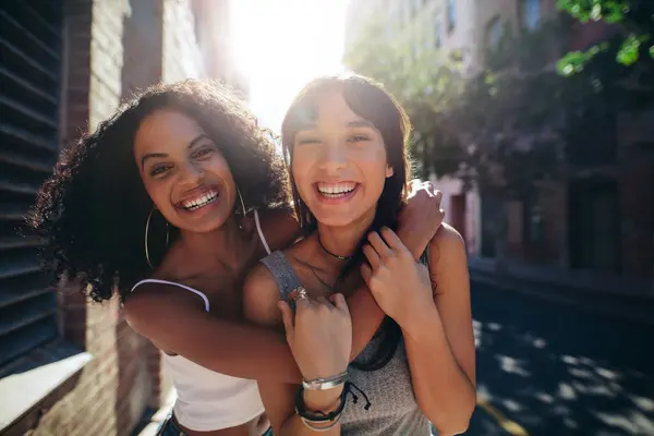 Young women having fun on street — Stock Photo, Image