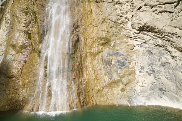 Cascata nei Pirenei — Foto Stock