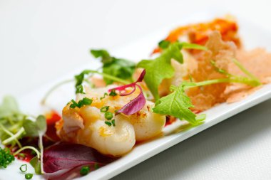 Yeşil sebze ile ıstakoz