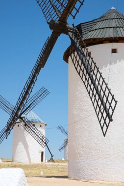 Don Kişot değirmenler.