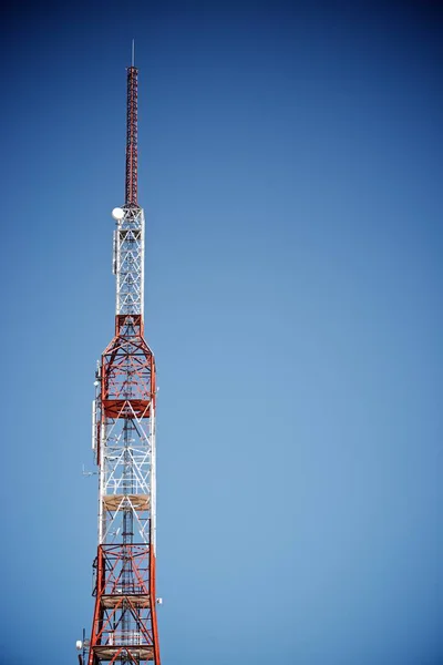 Telekomünikasyon görünümü kule — Stok fotoğraf