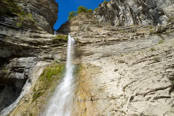 Vodopád v Pyrenejích — Stock fotografie