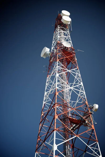 Telecomunicações vista torre — Fotografia de Stock
