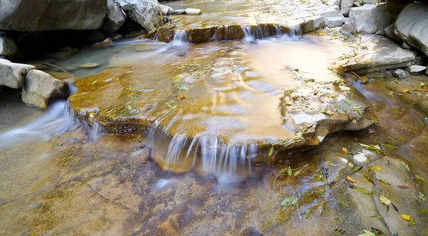 Vodopád v Pyrenejích — Stock fotografie