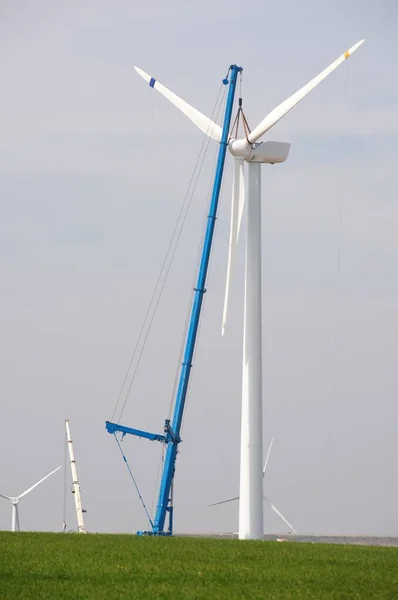 Montage einer Windmühle — Stockfoto