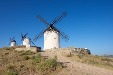 Don Kişot değirmenler.