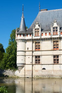 AZAY le Rideau