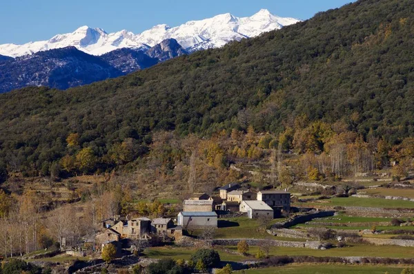 Oncins vista para a aldeia — Fotografia de Stock