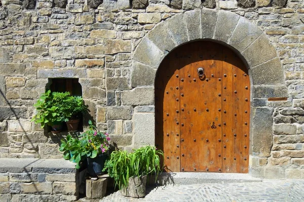 Ainsa door in Spain — Stock Photo, Image