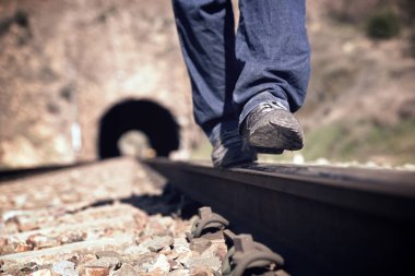 Tren yolu üzerinde denge