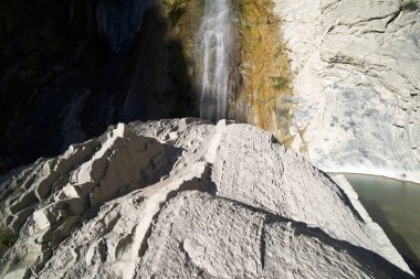 şelale pyrenees içinde