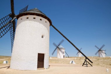 Don Kişot değirmenler.