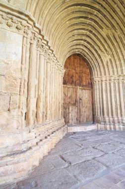 Romanesk Önden Görünüm