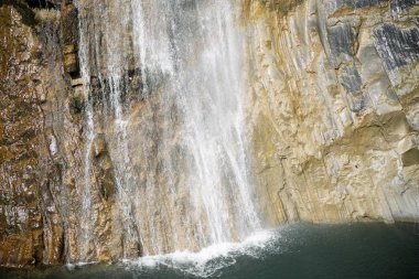 şelale pyrenees içinde