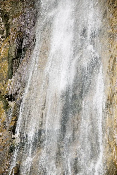 Wasserfall in den Pyrenäen — Stockfoto