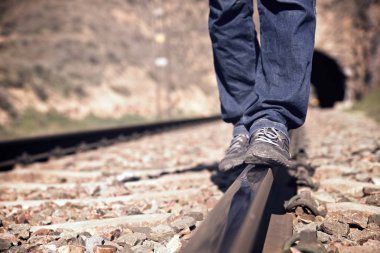 Tren yolu üzerinde denge