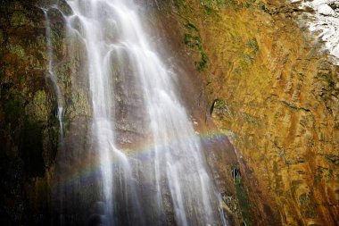 şelale pyrenees içinde