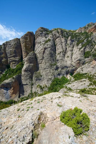 Rotsachtige hils in Spanje — Stockfoto