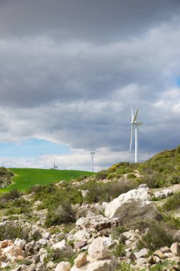 Elektrik üretimi için yel değirmenleri, Zaragoza bölgesi, aragon, İspanya.