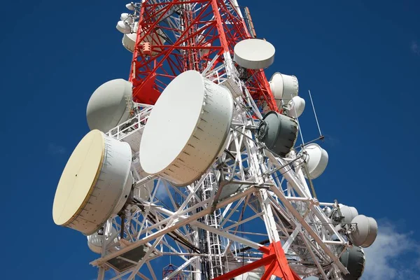 Telecomunicaciones vista torre —  Fotos de Stock